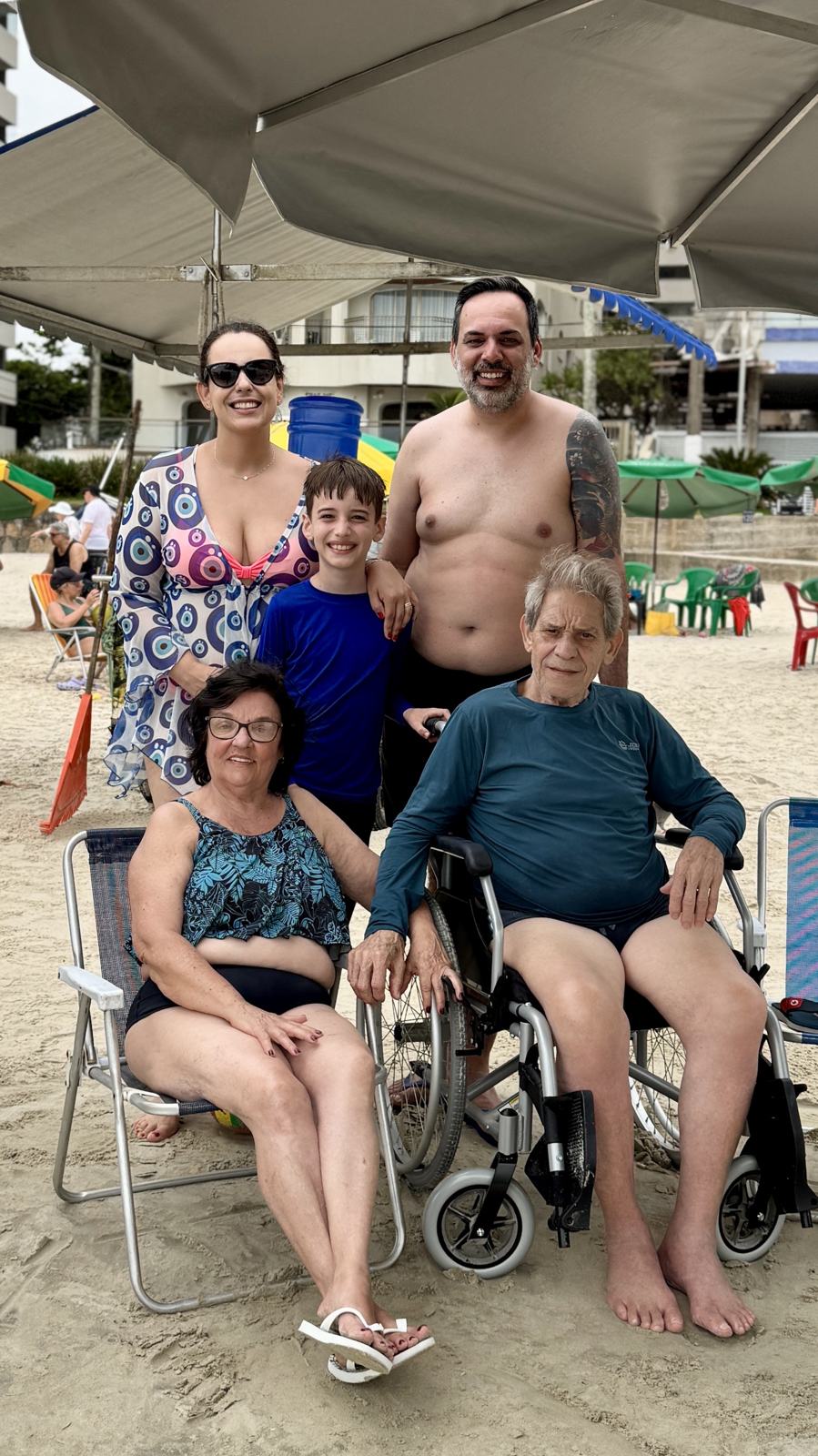 Silvio: Na praia, com a família