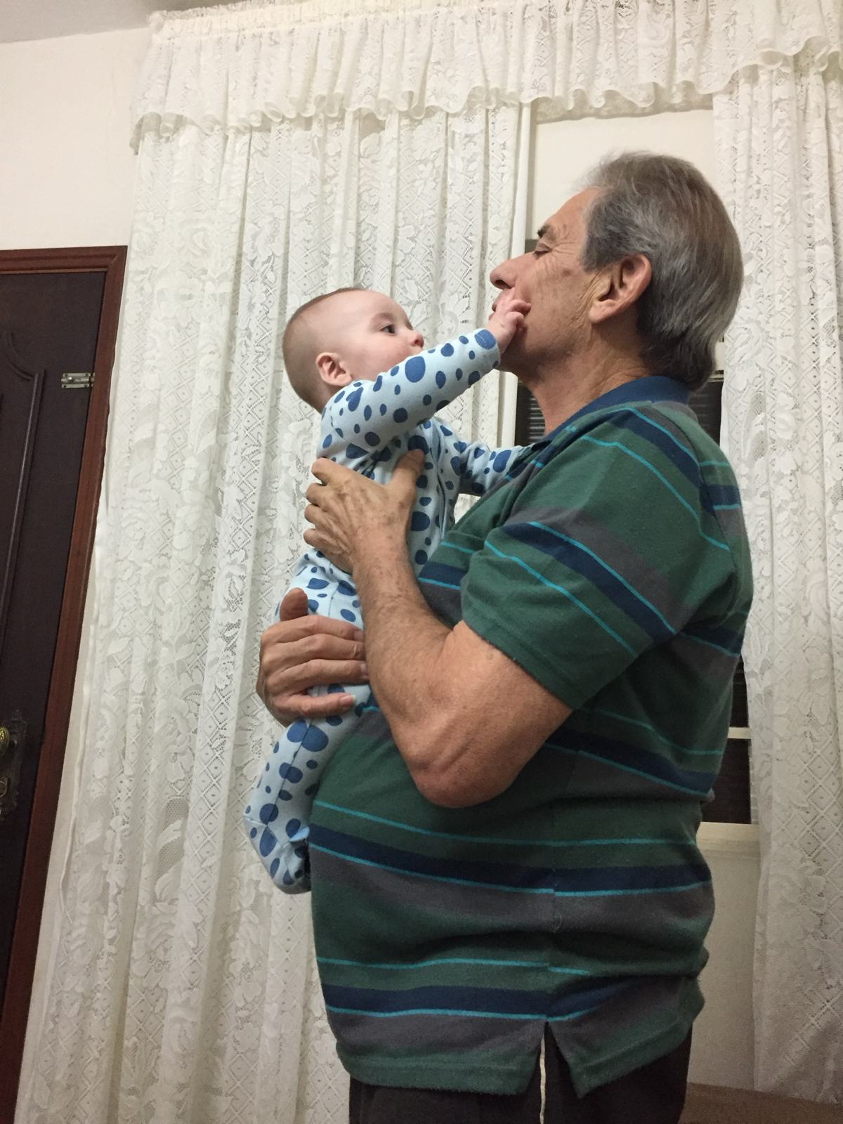 Silvio: Com o neto no colo